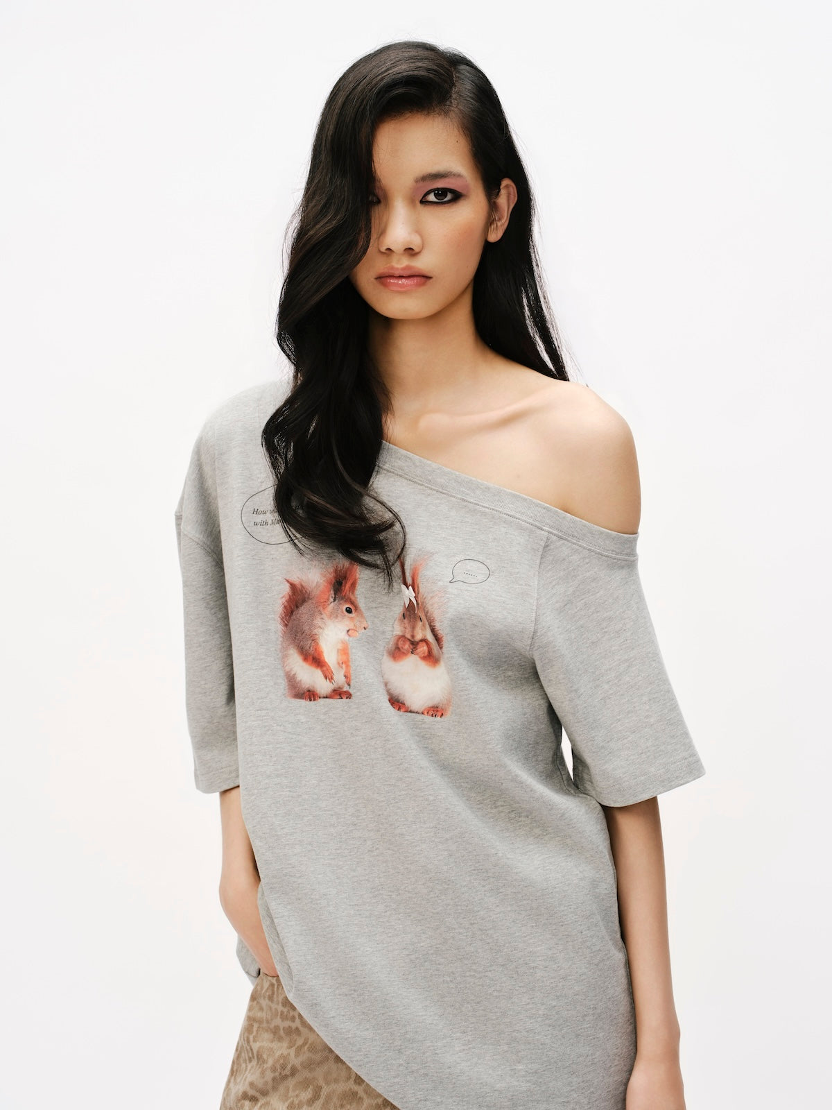 Gray Squirrel Printed One-Shoulder Short Sleeve T-Shirt