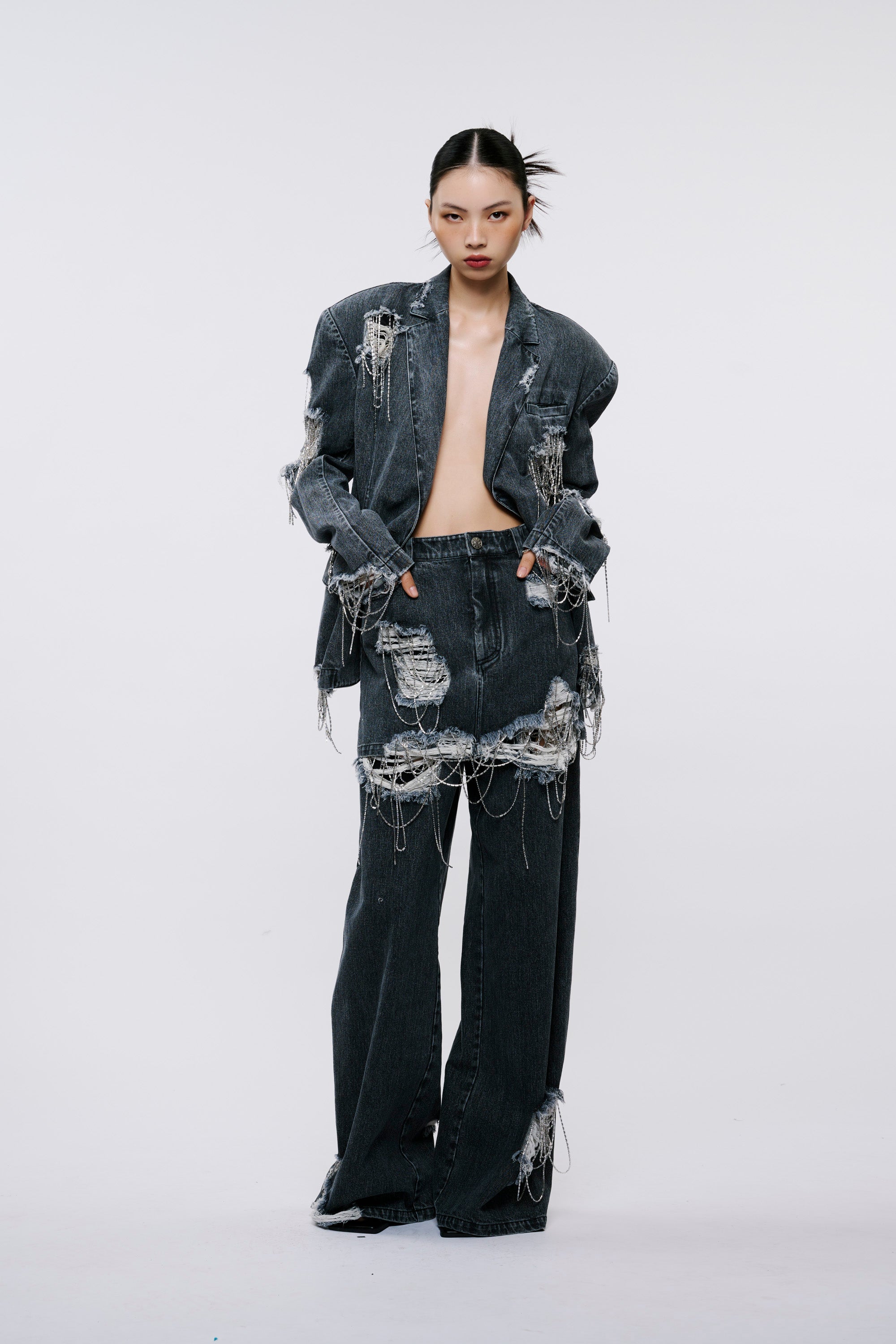 RIPPED DENIM SHORT SKIRT WITH CHAIN Markgong