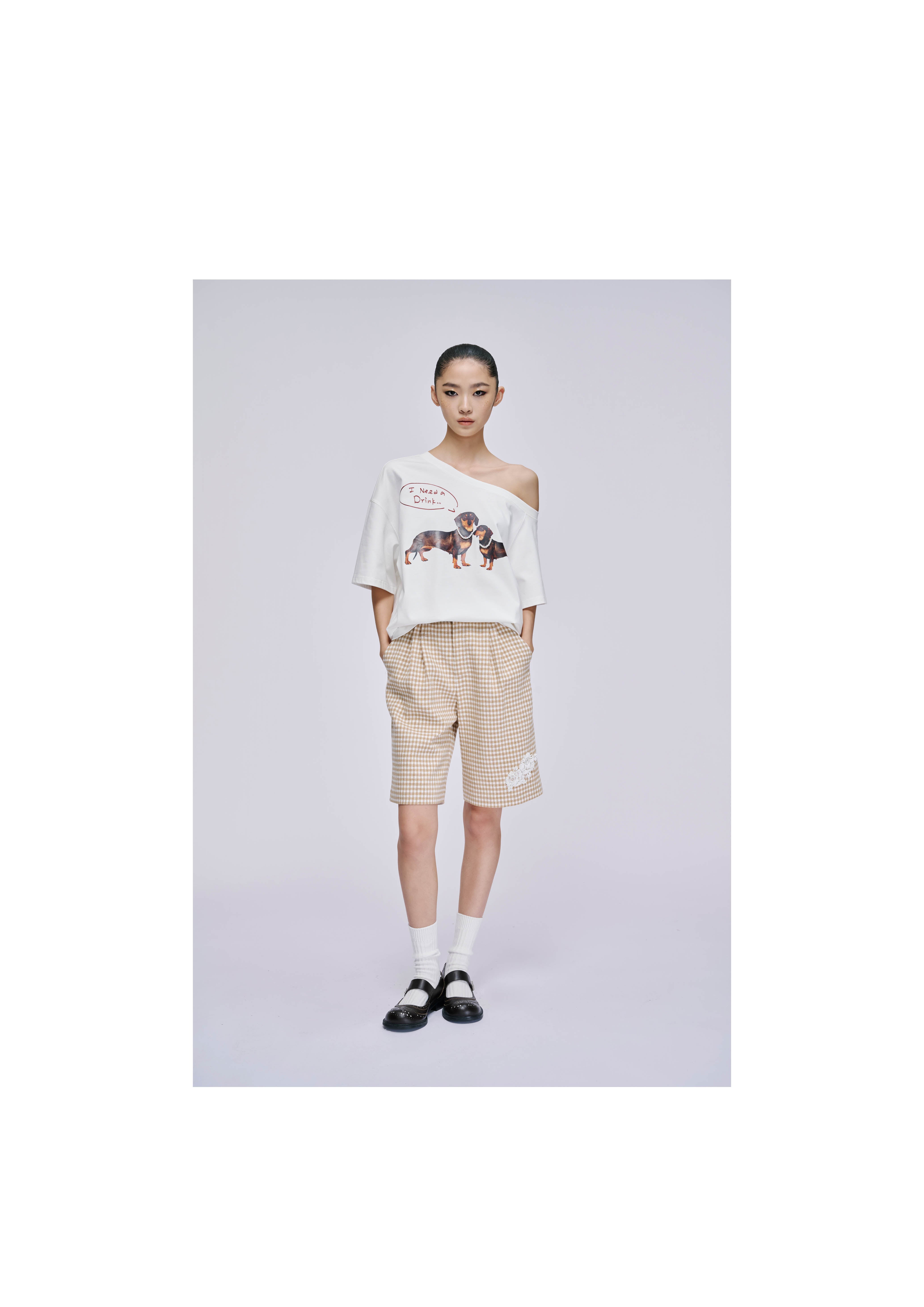 Off-the-shoulder Doggy T-shirt